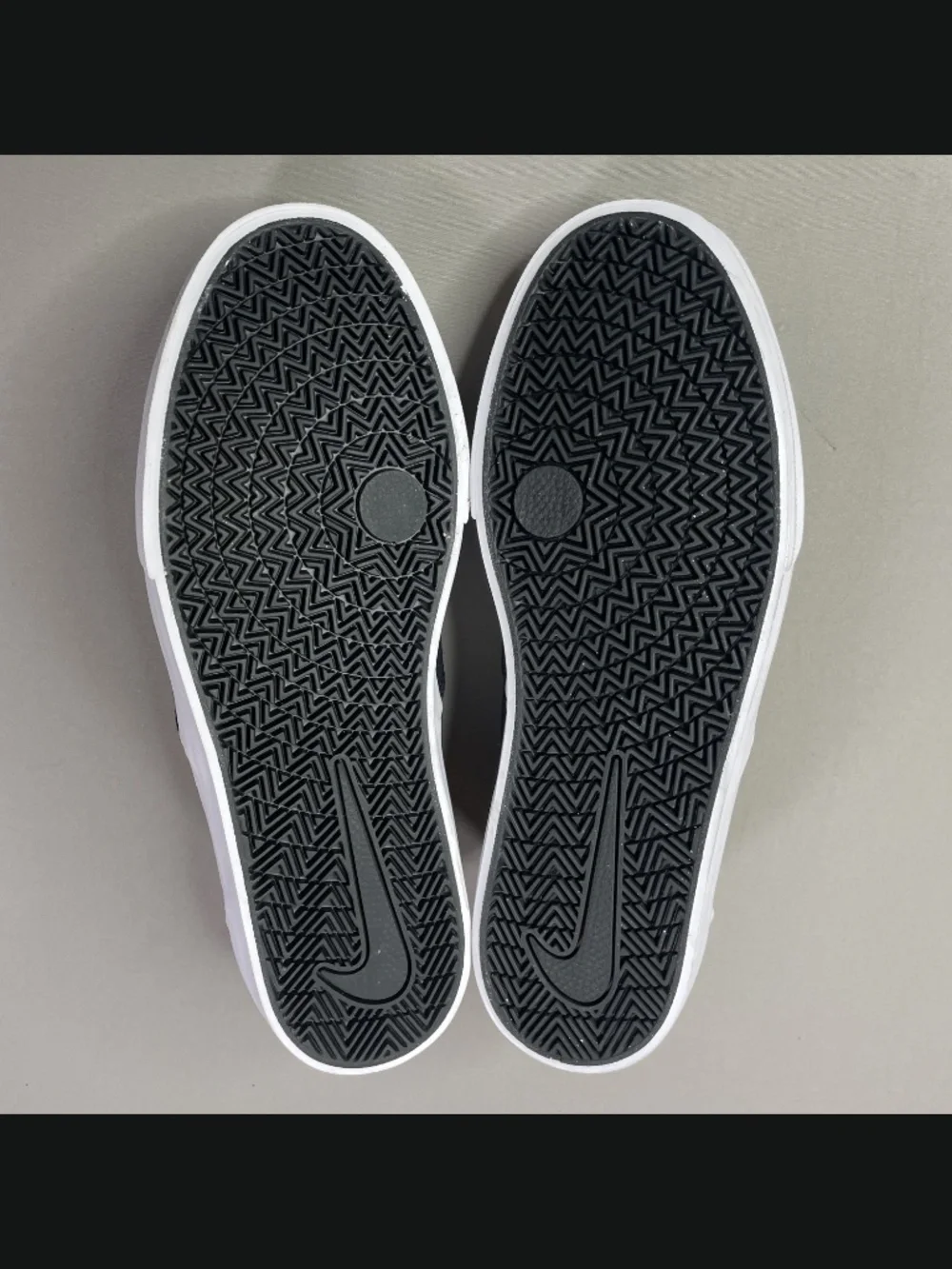 NEW Nike Shoes Mens 8.5 Womens 10 black SB Chron 2 slip on casual summer skate